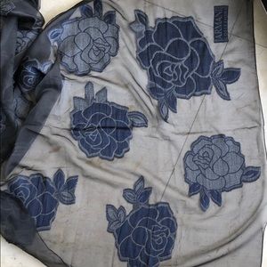 Aramani collezioni sheer scarf or shawl